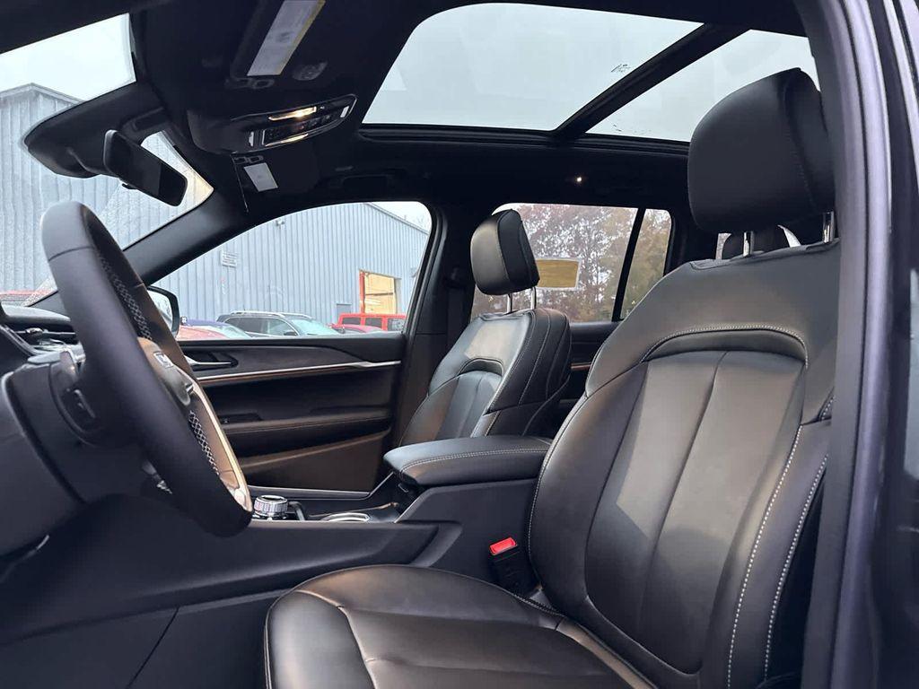 new 2025 Jeep Grand Cherokee car, priced at $50,308