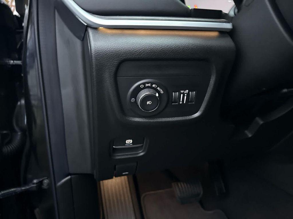 new 2025 Jeep Grand Cherokee car, priced at $50,308