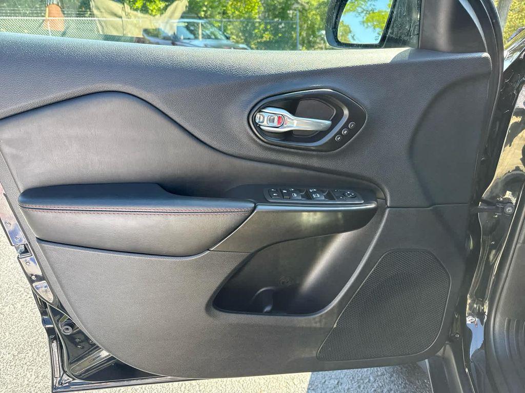 used 2022 Jeep Cherokee car, priced at $29,273