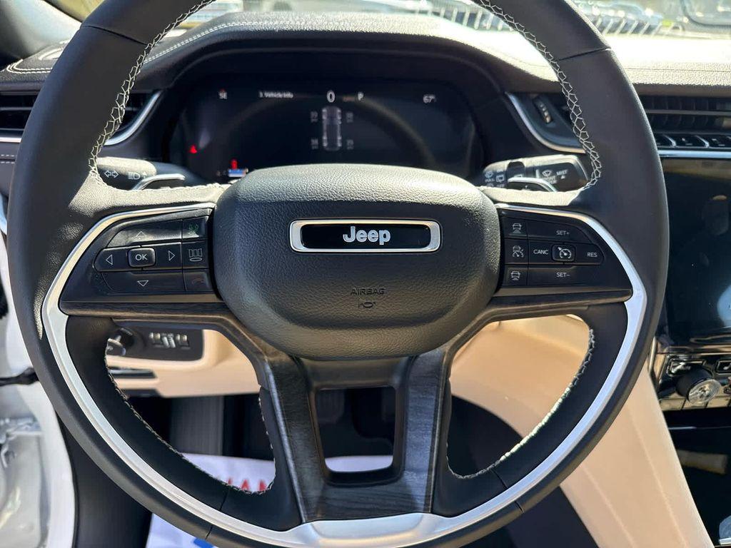 new 2025 Jeep Grand Cherokee car, priced at $44,922