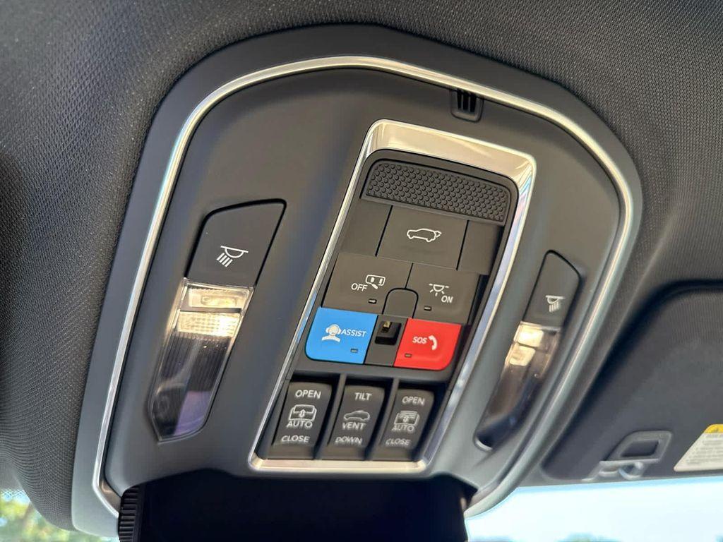 new 2025 Jeep Grand Cherokee car, priced at $44,922