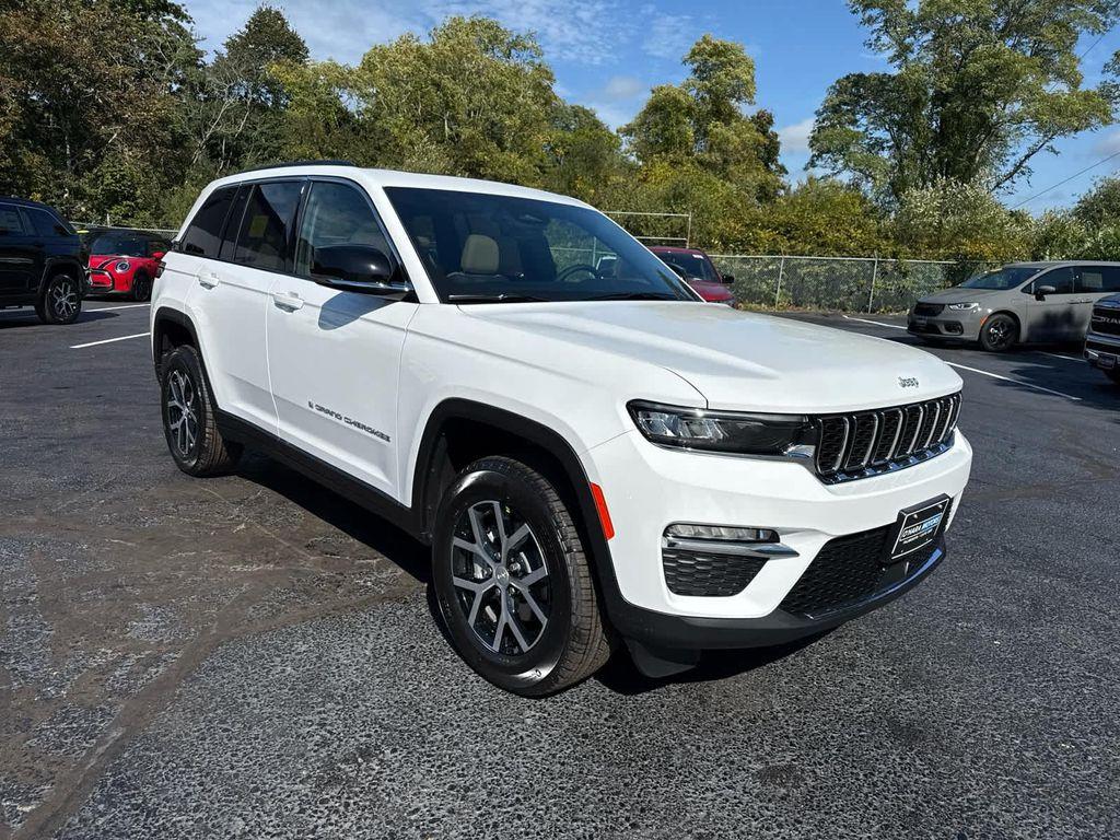 new 2025 Jeep Grand Cherokee car, priced at $44,922