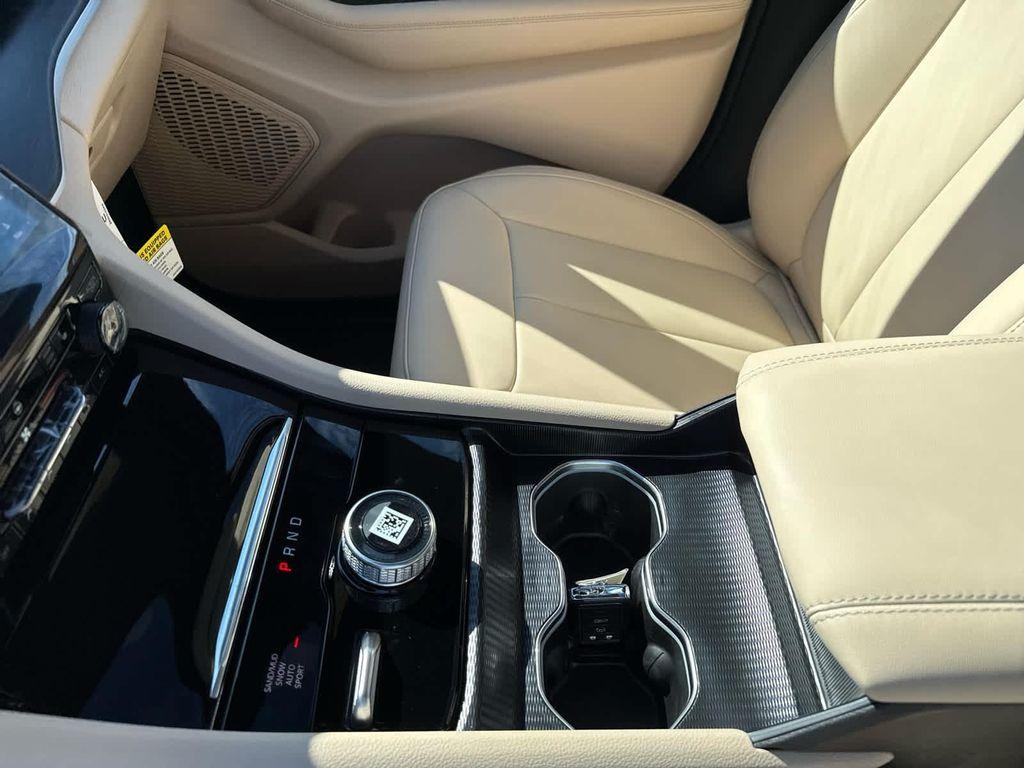 new 2025 Jeep Grand Cherokee car, priced at $44,922