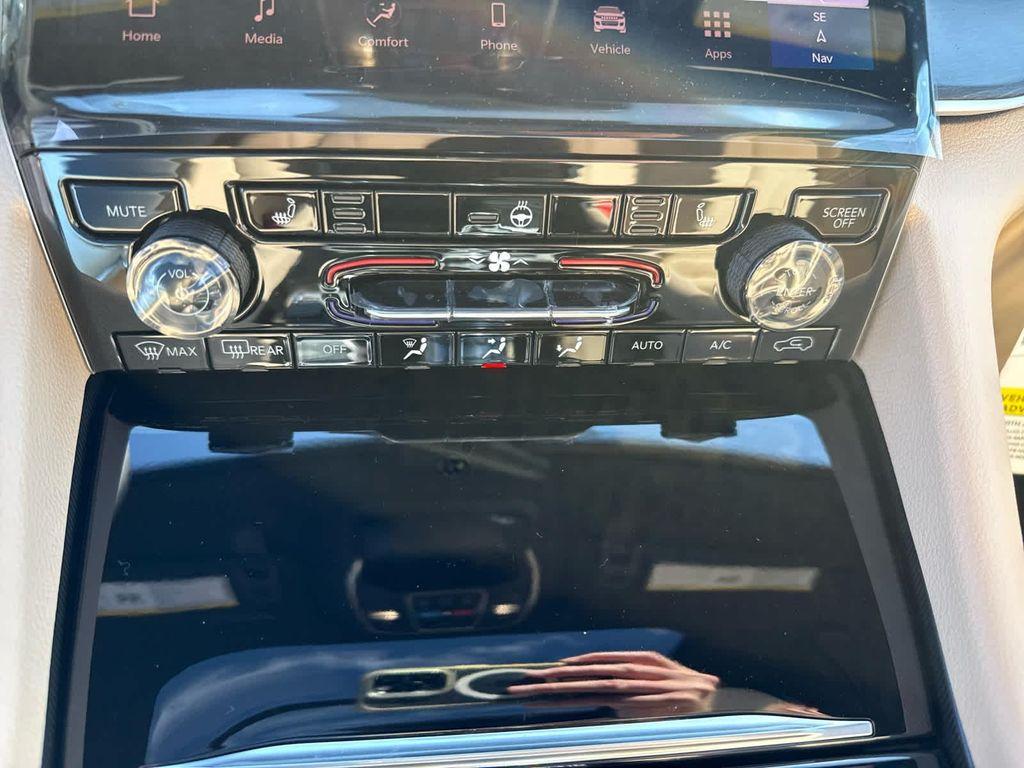 new 2025 Jeep Grand Cherokee car, priced at $44,922
