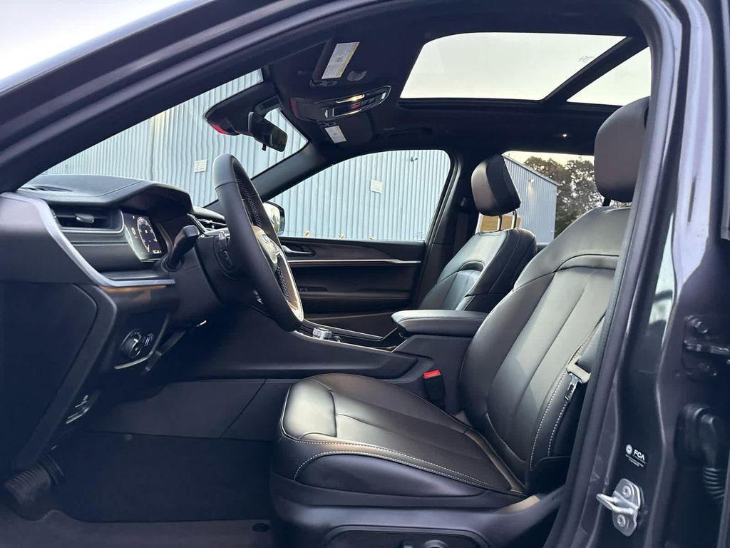 new 2025 Jeep Grand Cherokee car, priced at $48,491