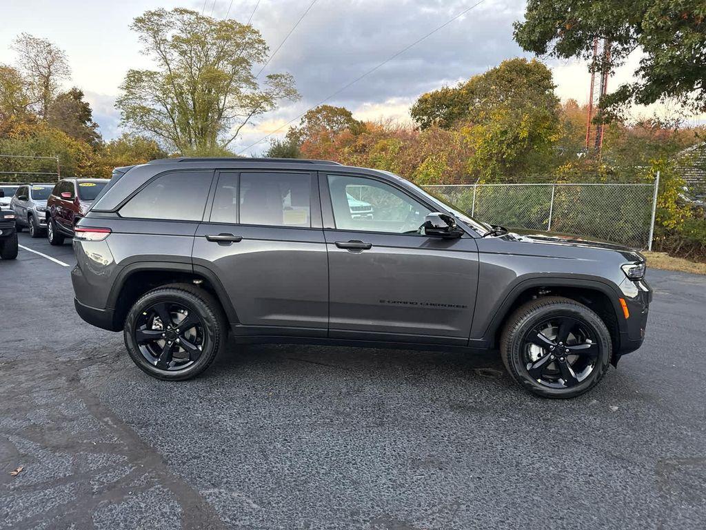 new 2025 Jeep Grand Cherokee car, priced at $48,491