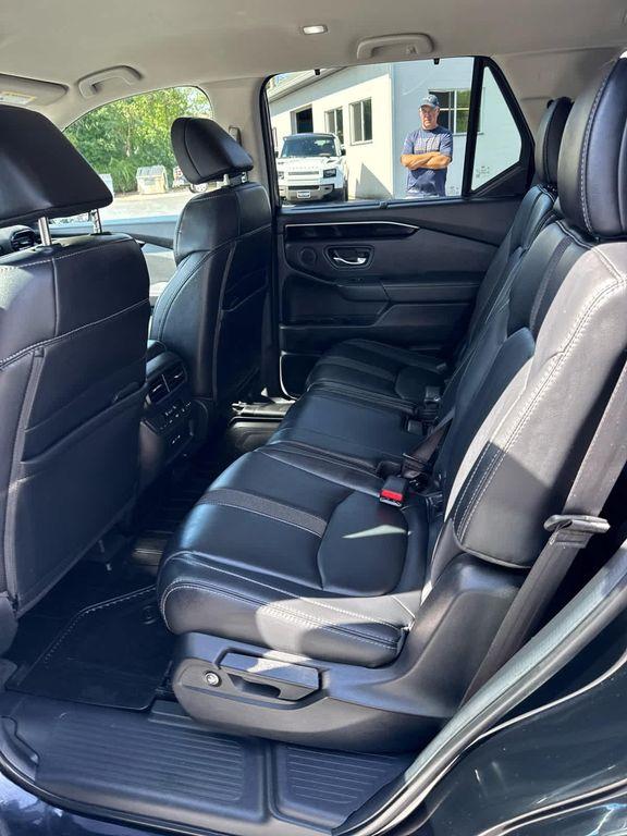 used 2025 Honda Pilot car, priced at $43,777