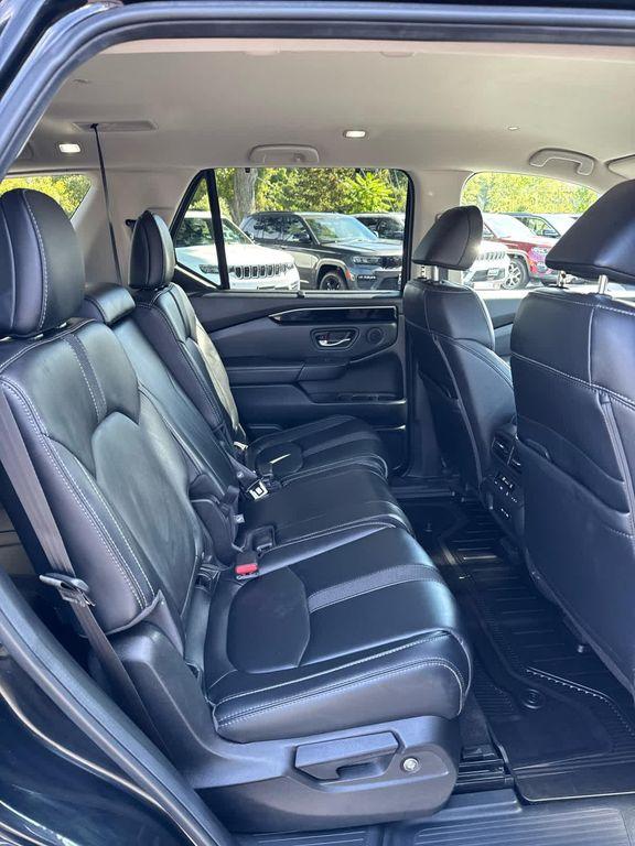 used 2025 Honda Pilot car, priced at $43,777