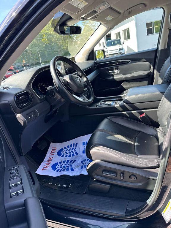 used 2025 Honda Pilot car, priced at $43,777