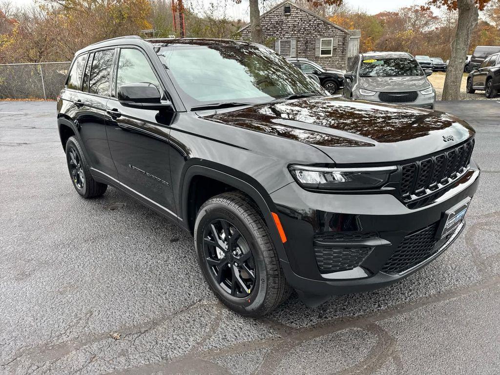 new 2025 Jeep Grand Cherokee car, priced at $42,982