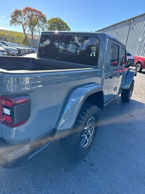 new 2025 Jeep Gladiator car, priced at $55,083