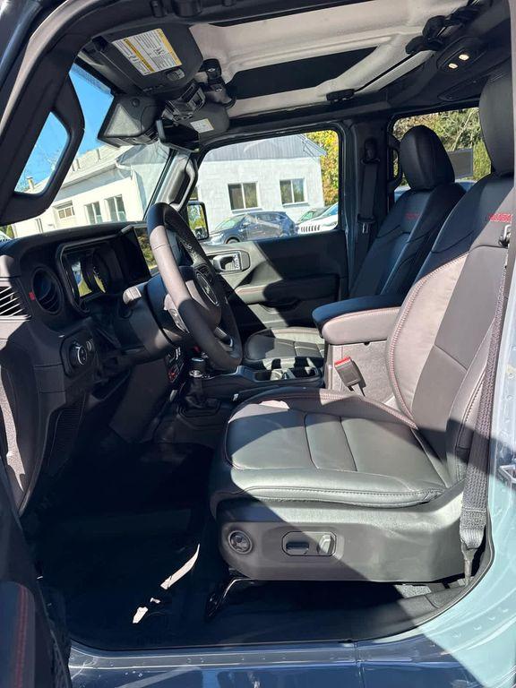 new 2025 Jeep Gladiator car, priced at $55,083