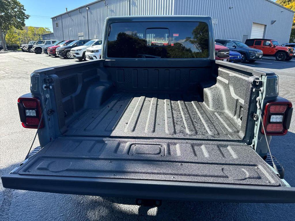 new 2025 Jeep Gladiator car, priced at $55,083