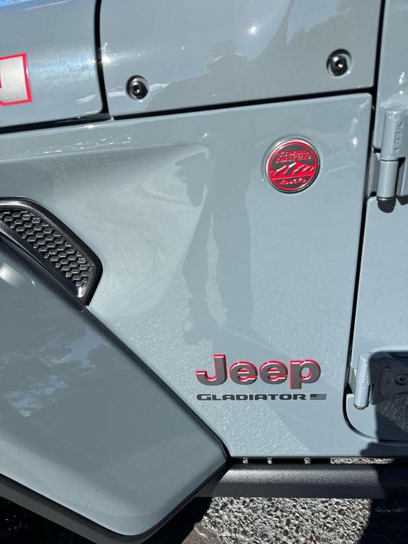 new 2025 Jeep Gladiator car, priced at $55,083