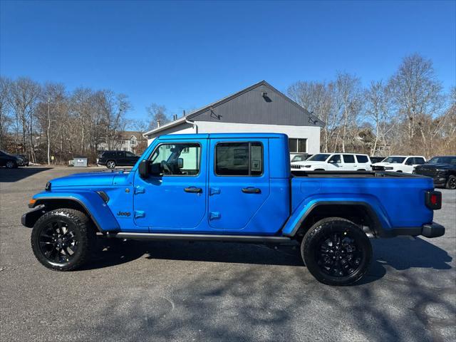 new 2025 Jeep Gladiator car, priced at $41,678