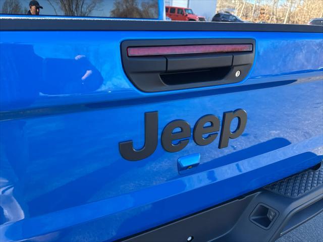 new 2025 Jeep Gladiator car, priced at $41,678