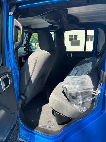 new 2025 Jeep Gladiator car, priced at $40,678