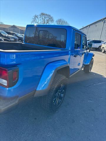 new 2025 Jeep Gladiator car, priced at $41,678