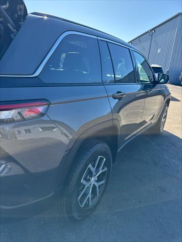 new 2025 Jeep Grand Cherokee car, priced at $45,365