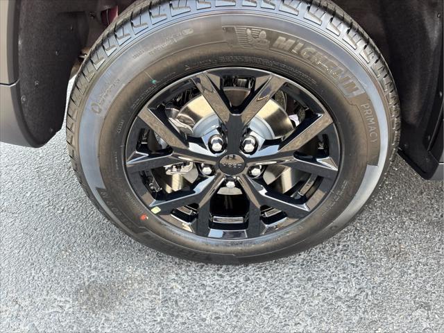 new 2025 Jeep Grand Cherokee car, priced at $42,699