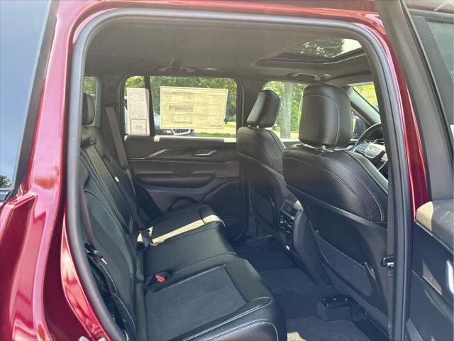 new 2025 Jeep Grand Cherokee car, priced at $42,699