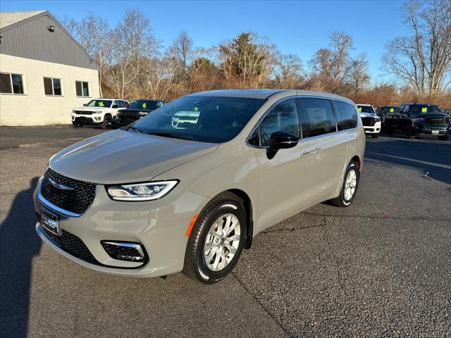 new 2025 Chrysler Pacifica car, priced at $45,265