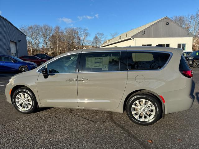 new 2025 Chrysler Pacifica car, priced at $45,265