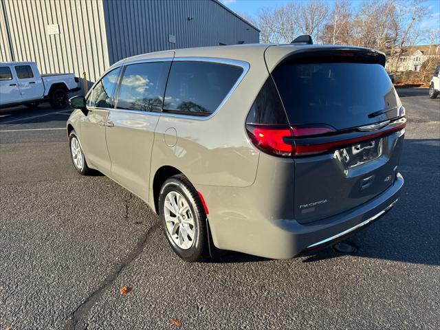 new 2025 Chrysler Pacifica car, priced at $45,265