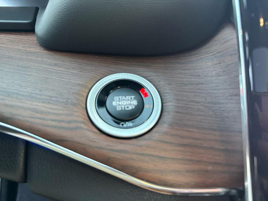 new 2025 Jeep Grand Cherokee car, priced at $59,023