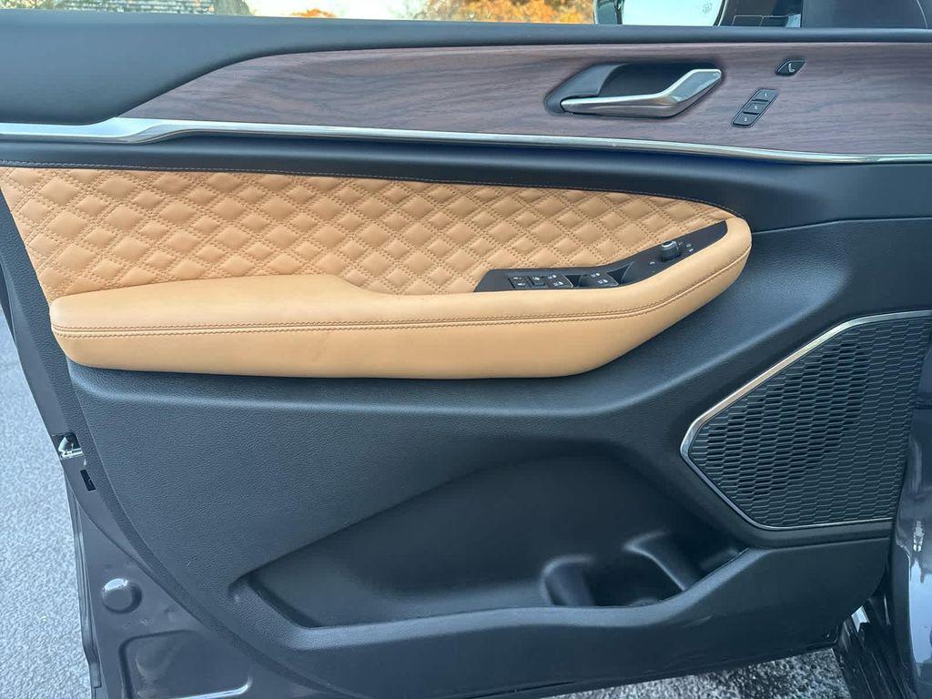 new 2025 Jeep Grand Cherokee car, priced at $59,023