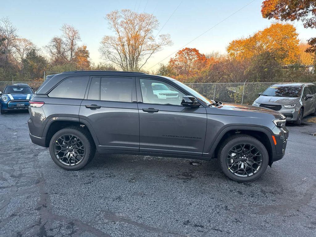 new 2025 Jeep Grand Cherokee car, priced at $59,023