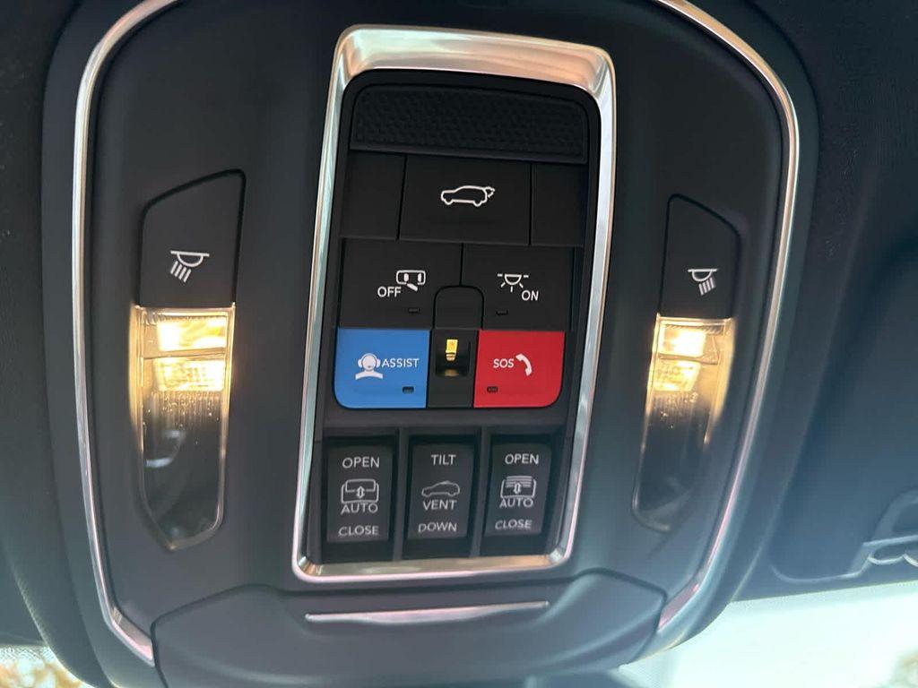 new 2025 Jeep Grand Cherokee car, priced at $59,023