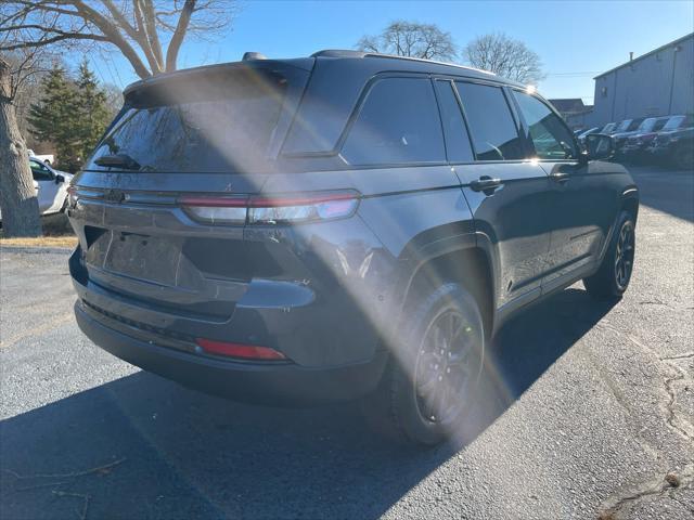 new 2025 Jeep Grand Cherokee car, priced at $43,780