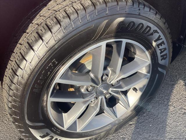 used 2017 Jeep Grand Cherokee car