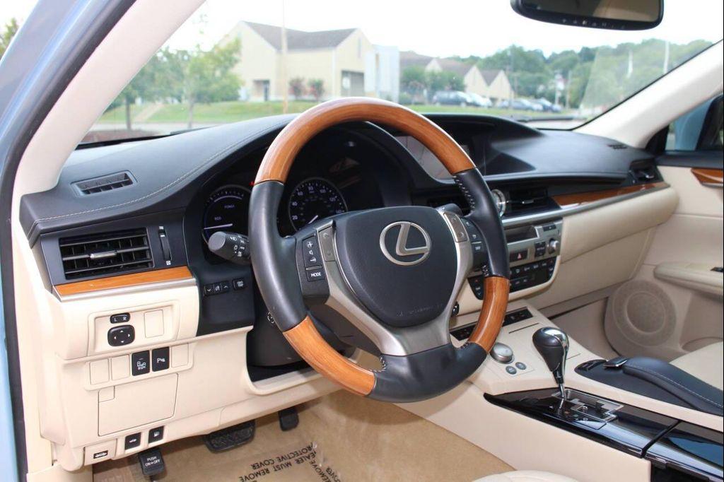 used 2013 Lexus ES 300h car, priced at $15,790