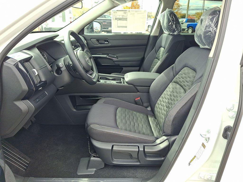 new 2025 Nissan Pathfinder car, priced at $33,465