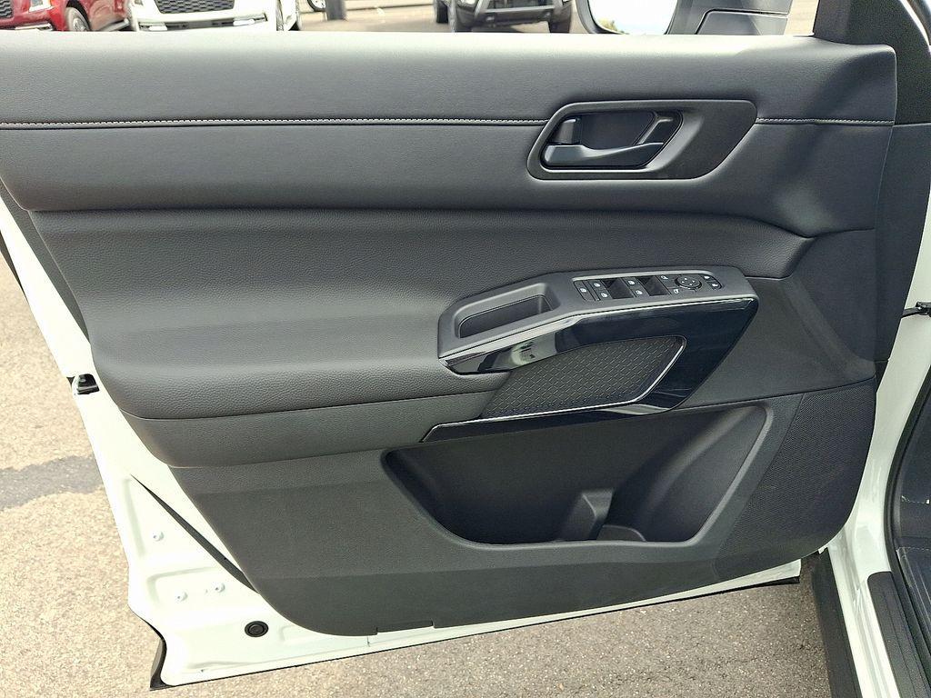 new 2025 Nissan Pathfinder car, priced at $33,465