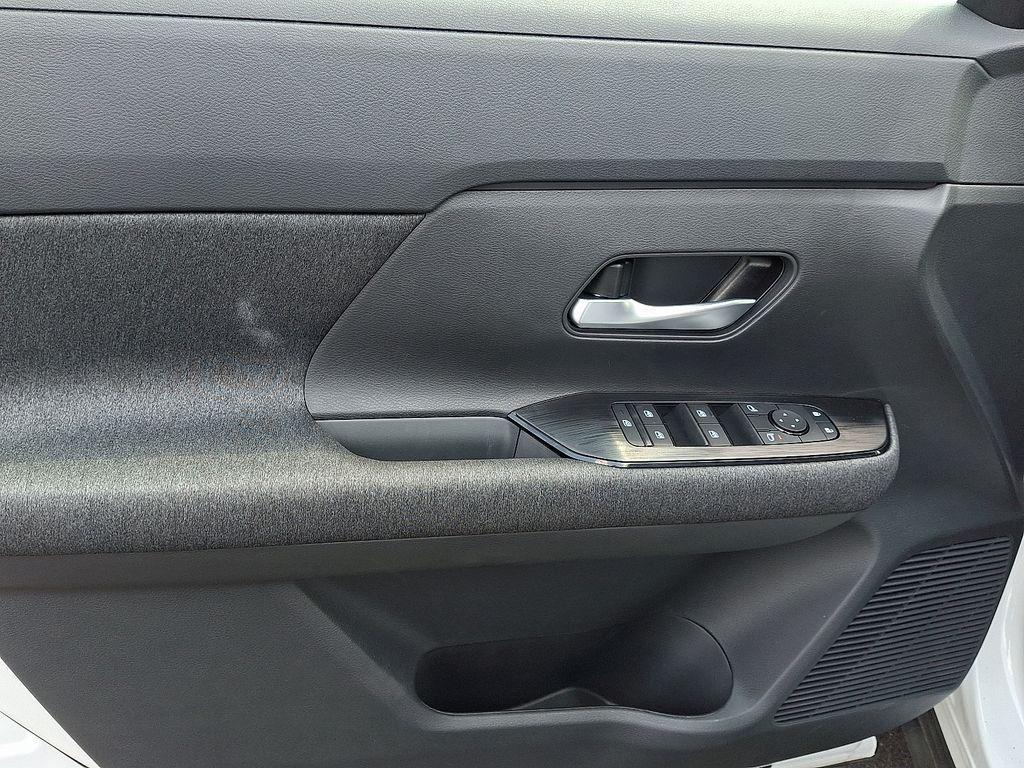 new 2025 Nissan Kicks car, priced at $26,090