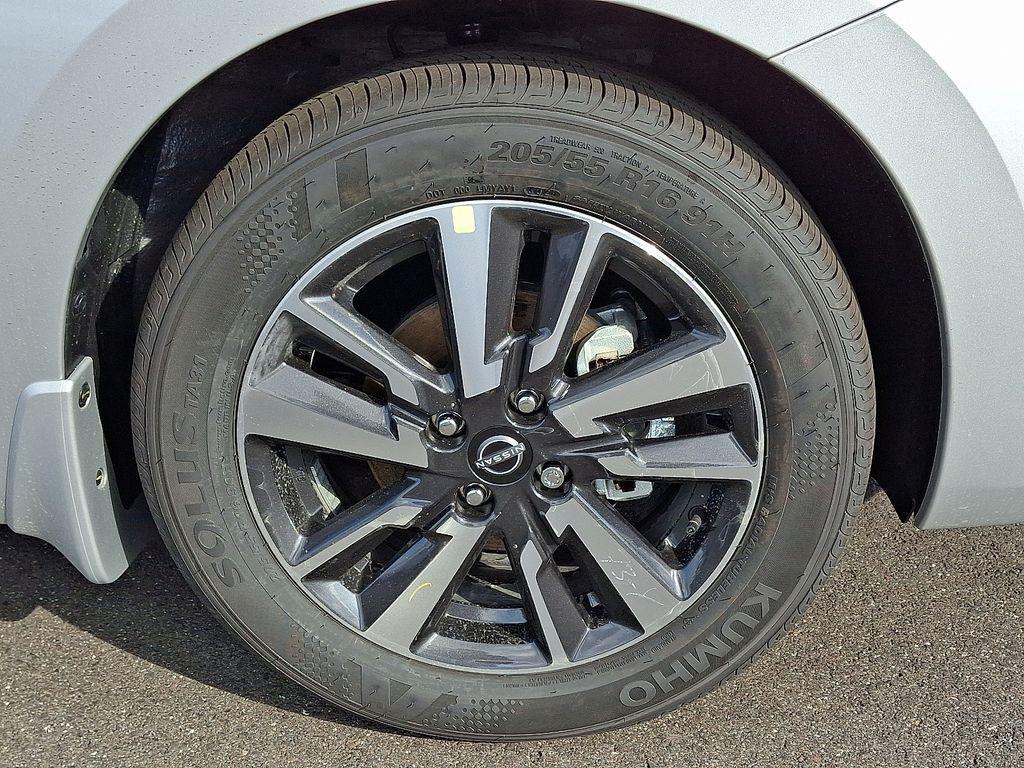 new 2025 Nissan Versa car, priced at $21,292