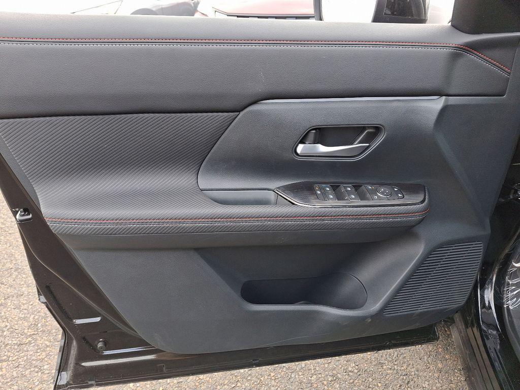 new 2025 Nissan Kicks car, priced at $28,760
