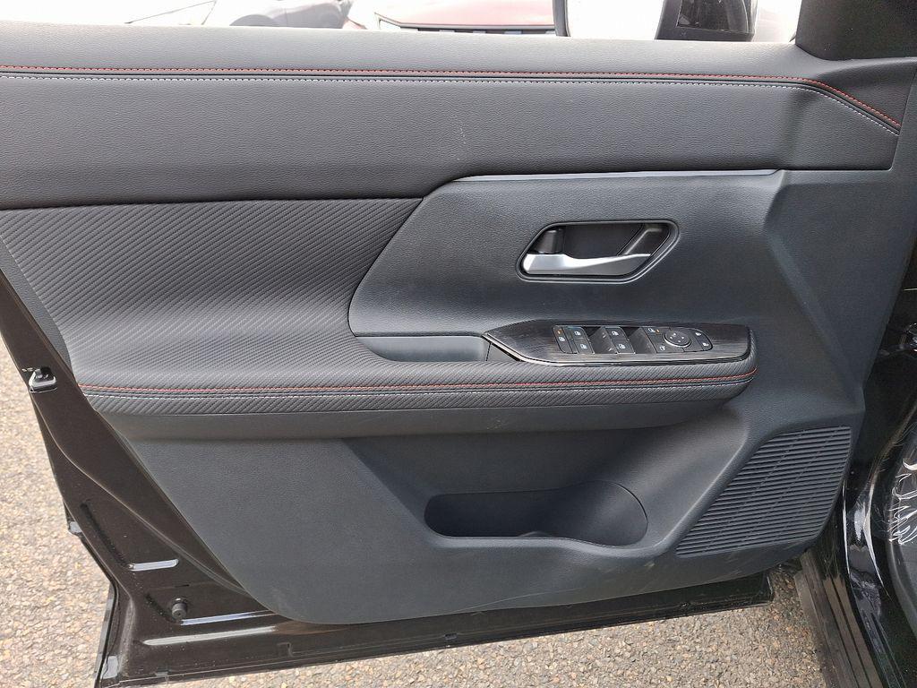 new 2025 Nissan Kicks car, priced at $27,760