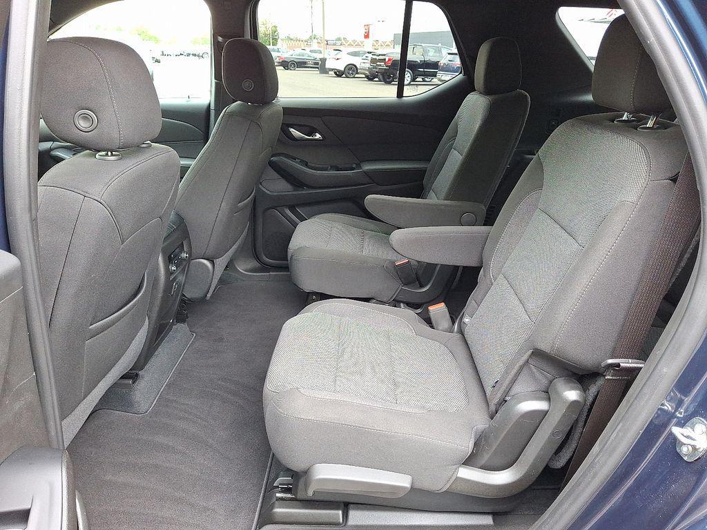 used 2023 Chevrolet Traverse car, priced at $31,990