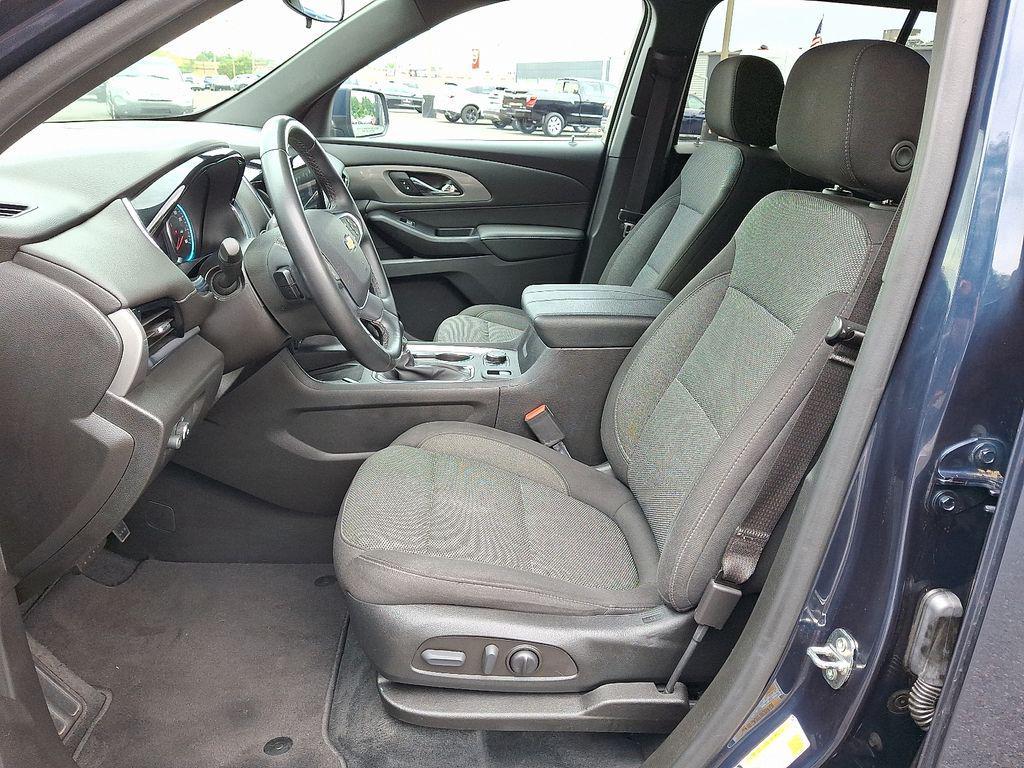 used 2023 Chevrolet Traverse car, priced at $31,990