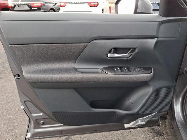 new 2025 Nissan Kicks car, priced at $29,020
