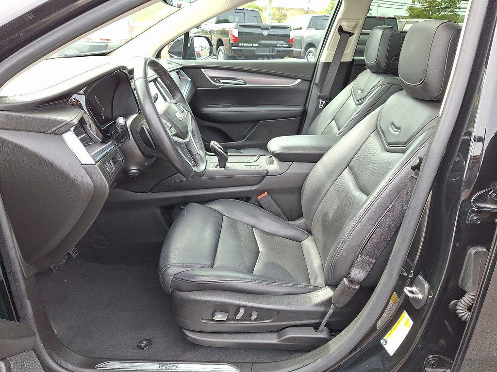 used 2018 Cadillac XT5 car, priced at $17,000