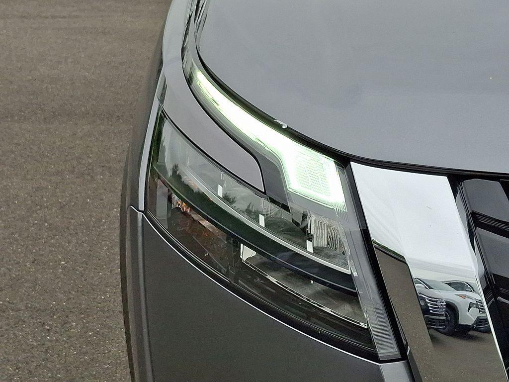 new 2025 Nissan Pathfinder car, priced at $33,360