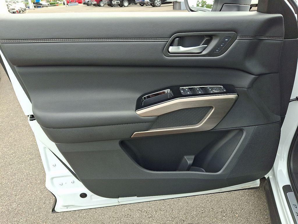 used 2025 Nissan Pathfinder car, priced at $45,900