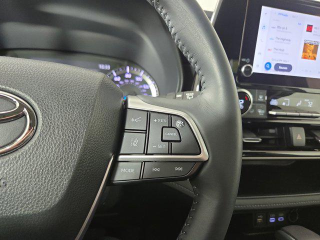 used 2023 Toyota Highlander Hybrid car, priced at $35,900
