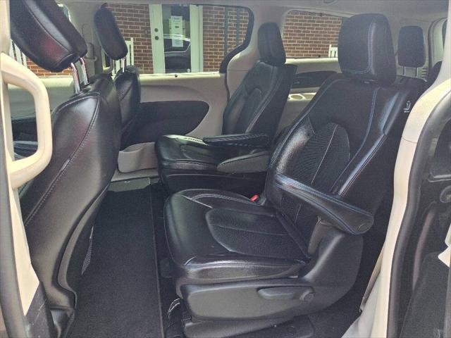 used 2021 Chrysler Pacifica Hybrid car