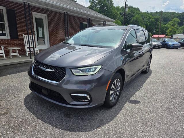 used 2021 Chrysler Pacifica Hybrid car